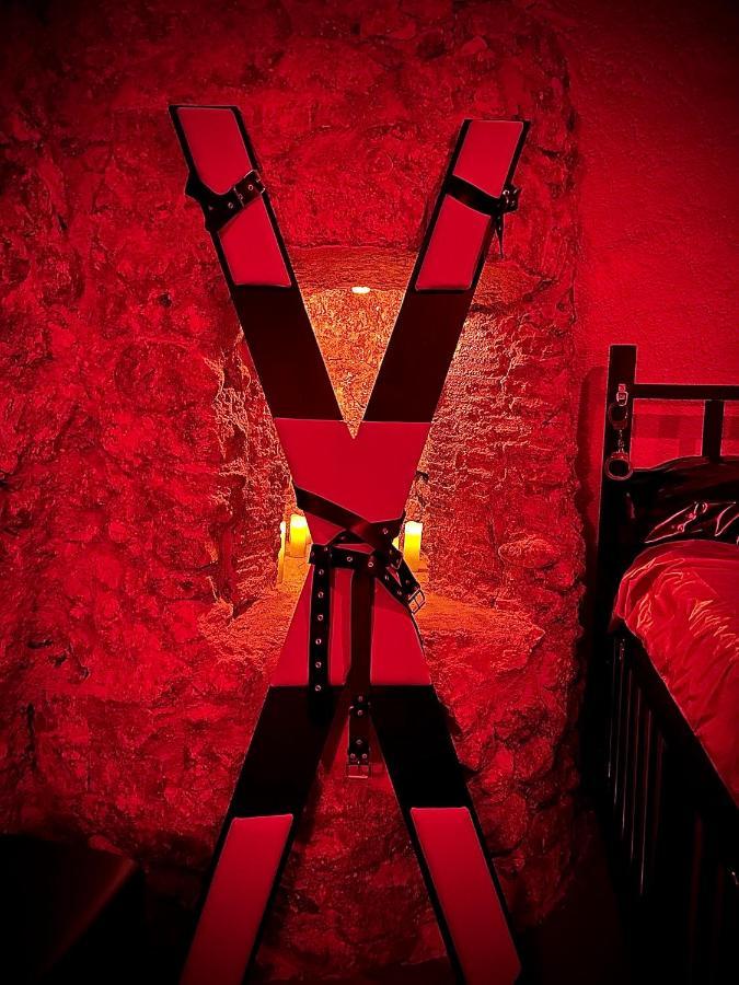 Love Room Suite Dirty Diana Обань Экстерьер фото