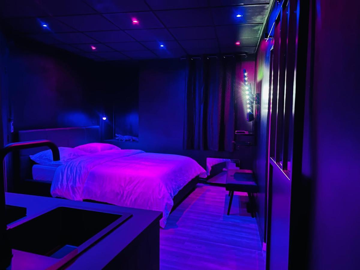 Love Room Suite Dirty Diana Обань Экстерьер фото